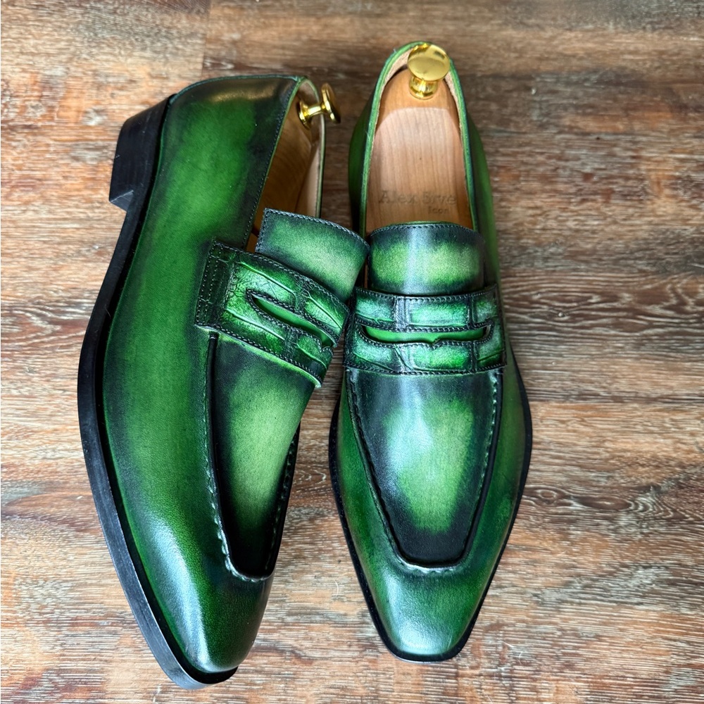 Our iconic croc-trim loafer in size 42 i#CrocTrimLoafer #HandmadeShoes